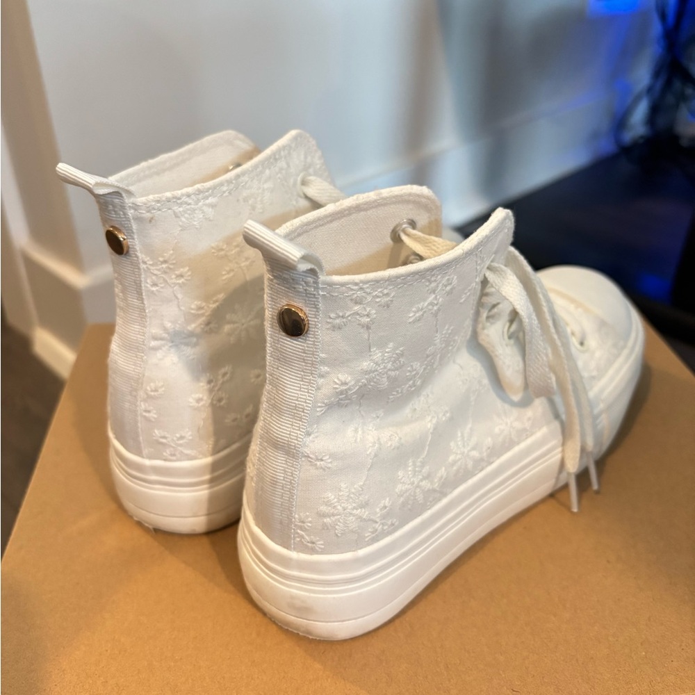 Platform sneakers